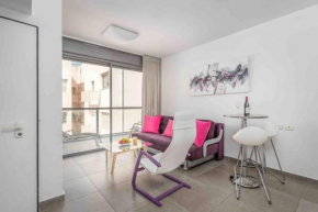 NEW Cosy 2BR and parking By Banana Beach